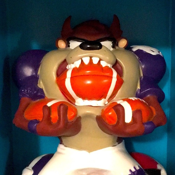 Warner Bros. Looney Toons Tazmanian Bank. NWT - Picture 3 of 6